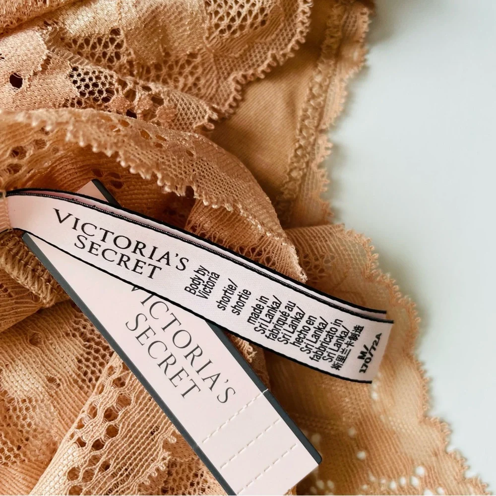 32DD MEDIUM Victoria’s Secret beige bra set